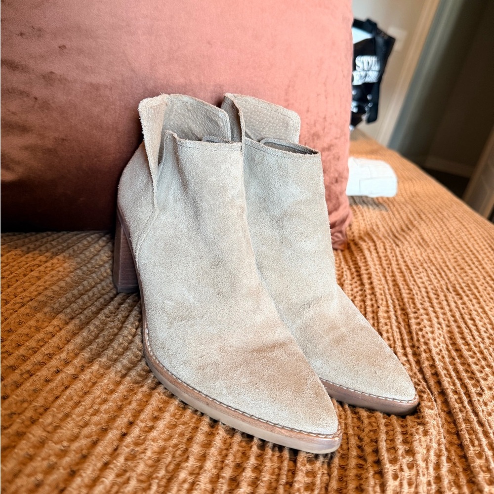 Dolce Vita Women's Luxe Suede Ankle Boots Taupe